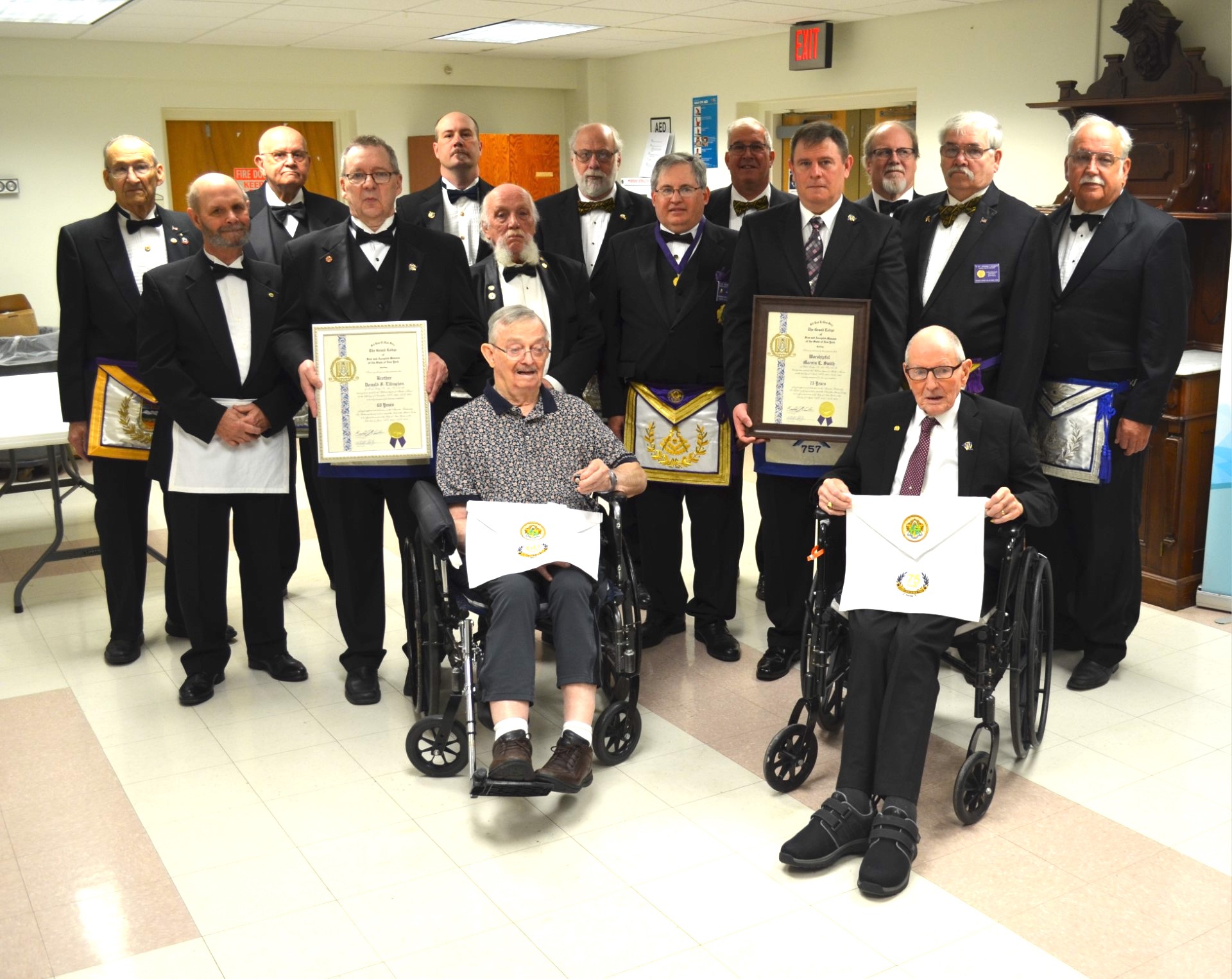 CELEBRATING SERVICE: Masons honor pair | News, Sports, Jobs - Vimarsana News